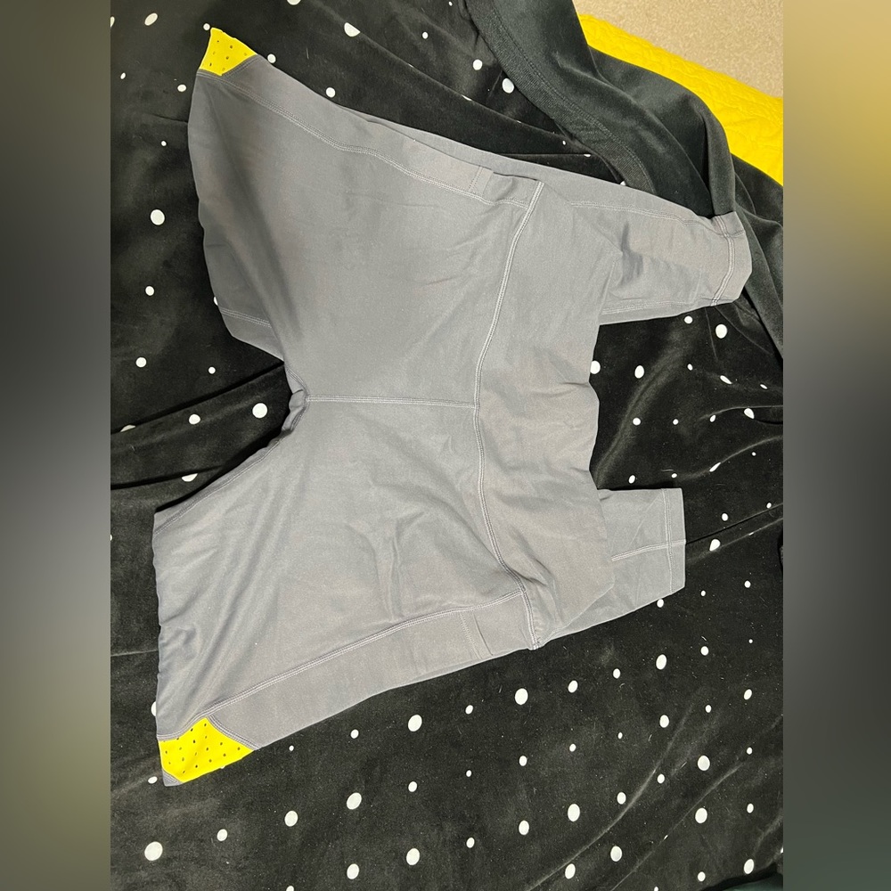 Size X-LARGE curves and combat boot grey and yellow leggings
